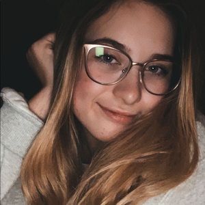 Meet your Posher, Anika